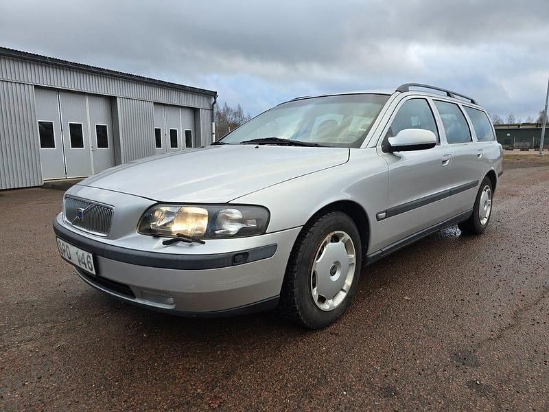 Ljusgrå Begagnad 2001 Volvo V70 Business Edition Kombi | 29 900 kr (Marknadspris) - Bild 1/4