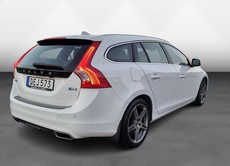 Begagnad Volvo V60 Summum 200 HK (147 kW) 2015 Vit Kombi