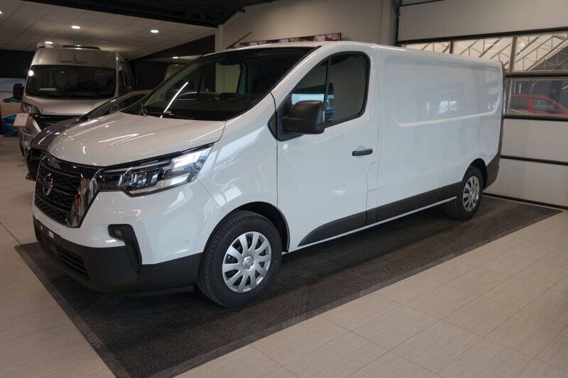 Vit Begagnad 2023 Nissan Primastar Minibuss | 423 750 kr - Bild 1/4
