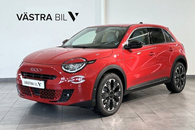 Begagnad Fiat 600 La Prima 115 kW (157 HK) 2024 Röd Halvkombi