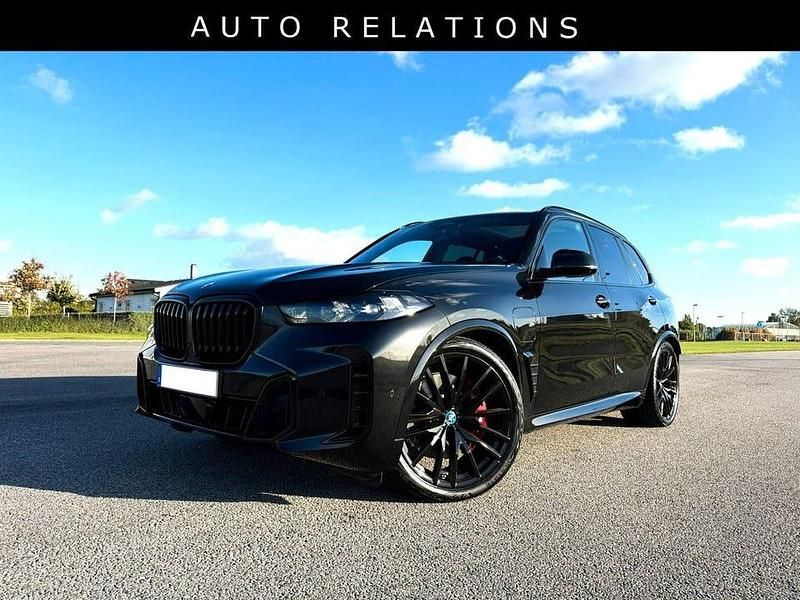 Svart black sapphire metallic Begagnad 2024 BMW X5 M Sport SUV | 1 149 900 kr - Bild 1/4