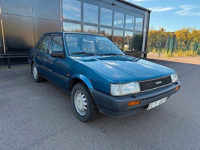 Begagnad Toyota Corolla 78 HK (57 kW) 1984 Mörkblå Sedan