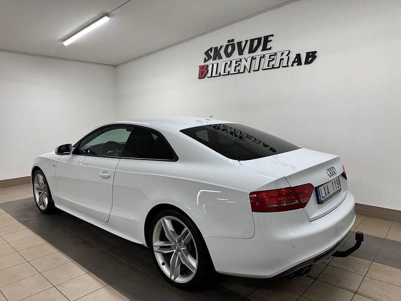 Begagnad Audi A5 S-Line 170 HK (125 kW) 2011 Vit Sportkupé