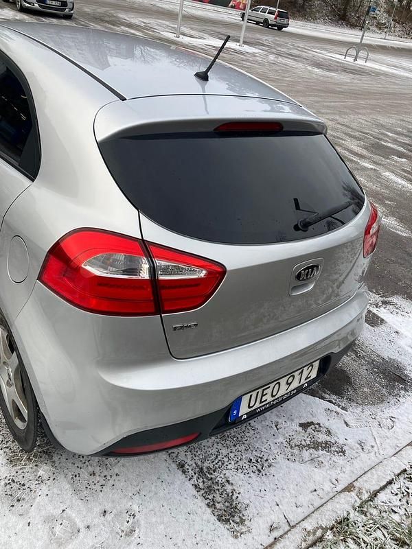 Begagnad Kia Rio 109 HK (80 kW) 2014 Halvkombi