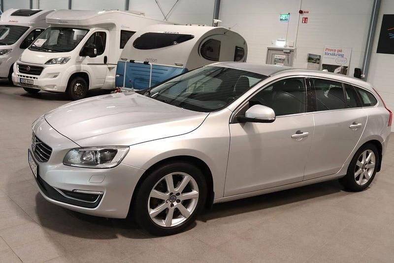 Begagnad Volvo V60 Summum 190 HK (139 kW) 2016 Silver (silver metallic) Kombi
