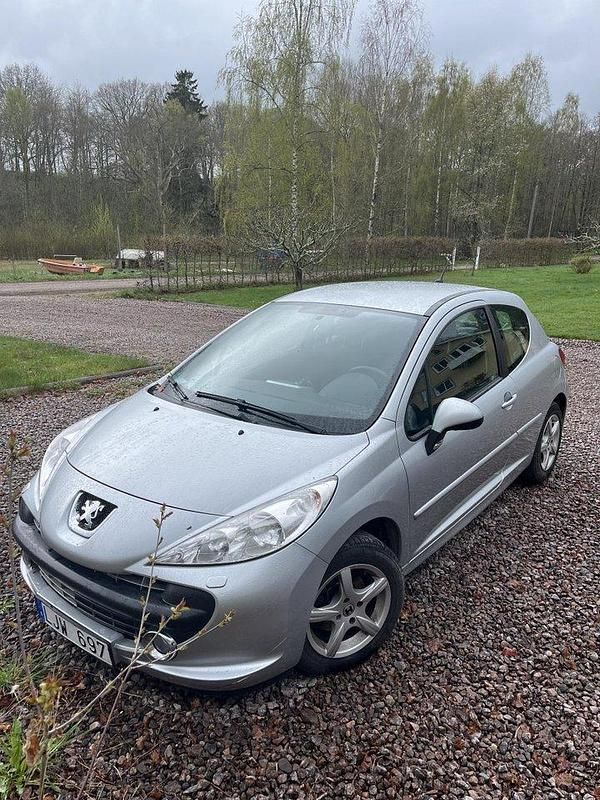Grå Begagnad 2008 Peugeot 207 Halvkombi | 22 000 kr (Bra pris) - Bild 1/4