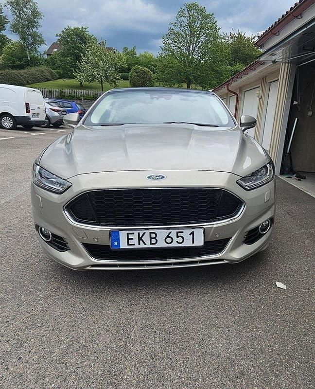 Grå Begagnad 2016 Ford Mondeo Business Edition Halvkombi | 155 000 kr (Lite dyr) - Bild 1/4