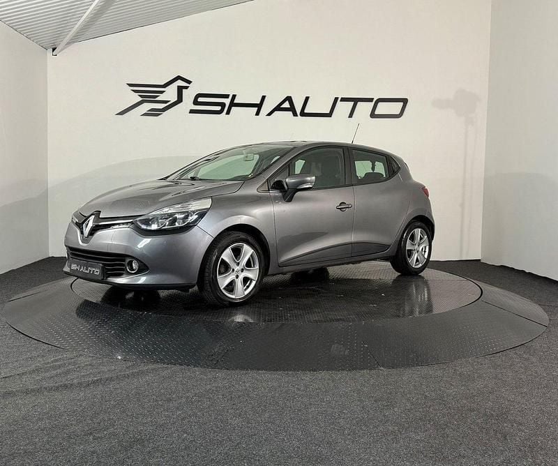 Grå Begagnad 2013 Renault Clio IV Halvkombi | 54 900 kr (Marknadspris) - Bild 1/4