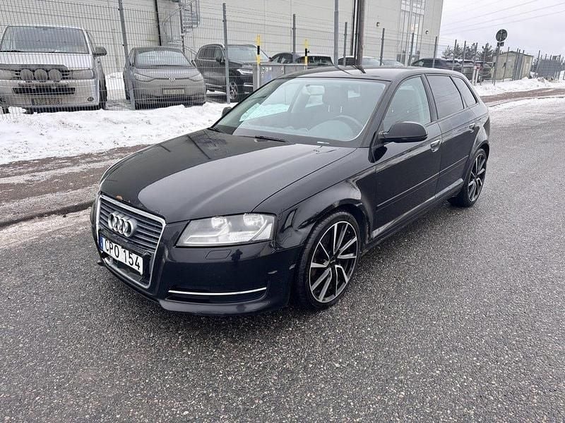 Begagnad Audi A3 Attraction 105 HK (77 kW) 2011 Svart Halvkombi