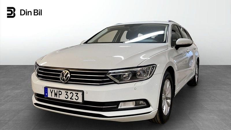 Vit Begagnad 2018 VW Passat Active Kombi | 209 900 kr (Marknadspris) - Bild 1/4