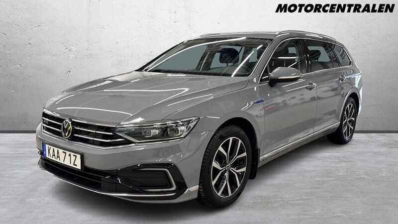 Grå Begagnad 2022 VW Passat GTE Kombi | 339 000 kr (Lite dyr) - Bild 1/2