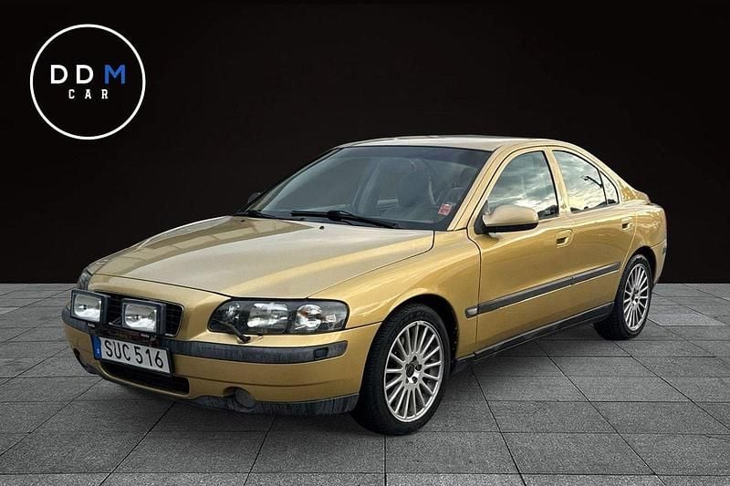 Gul Begagnad 2001 Volvo S60 Sedan | 29 900 kr (Marknadspris) - Bild 1/4