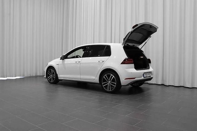 Begagnad VW Golf VIII GTE 204 HK (150 kW) 2020 Vit (pure white) Sedan