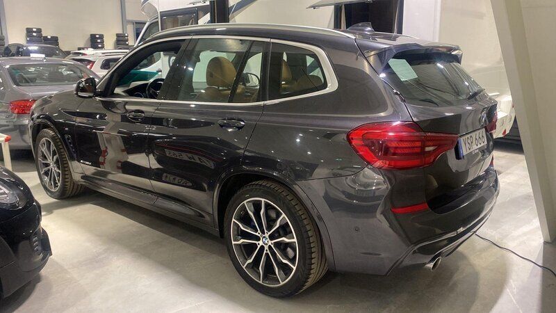 Grå Begagnad 2018 BMW X3 M Sport SUV | 349 000 kr (Bra pris) - Bild 1/4