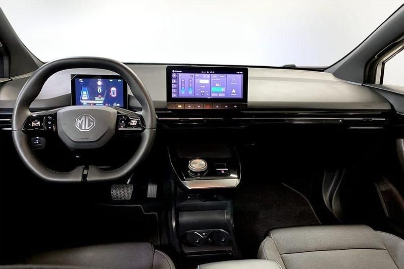 Begagnad MG MG4 EV 125 kW (171 HK) 2023 Vit Halvkombi