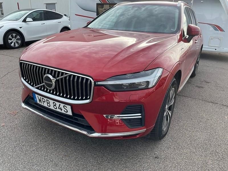 Fusion red metallic Begagnad 2024 Volvo XC60 Core SUV | 535 000 kr (Lite dyr) - Bild 1/2