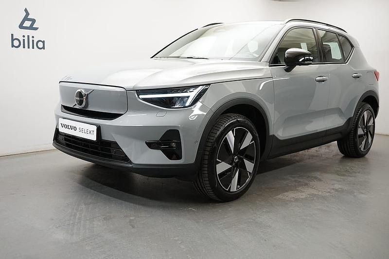 Grå Begagnad 2024 Volvo EX40 Plus SUV | 469 900 kr (Superpris) - Bild 1/3