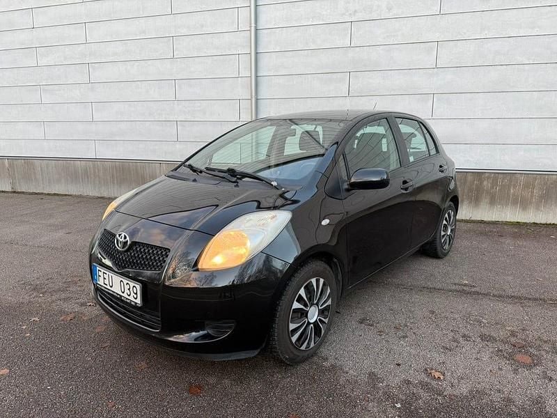 Begagnad 2006 Toyota Yaris Halvkombi | 32 000 kr (Bra pris) - Bild 1/4