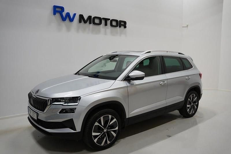 Silver Begagnad 2022 Skoda Karoq SUV | 289 900 kr (Marknadspris) - Bild 1/4