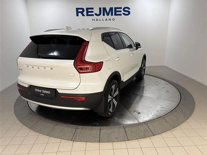 Begagnad Volvo XC40 Plus 265 HK (194 kW) 2023 Vit SUV