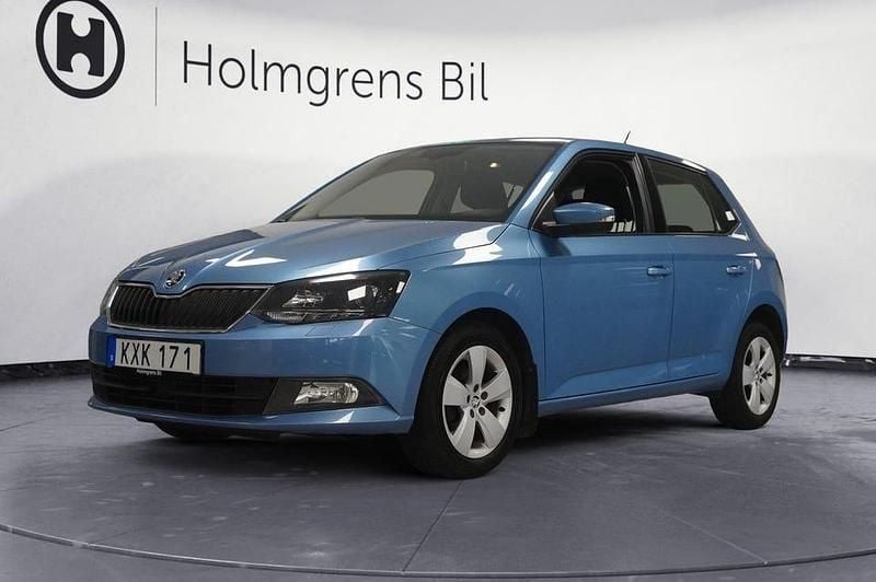 Blå Begagnad 2017 Skoda Fabia Halvkombi | 118 900 kr (Marknadspris) - Bild 1/4