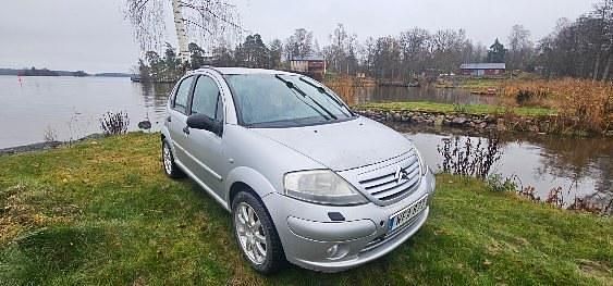 Silver Begagnad 2005 Citroën C3 Halvkombi | 16 000 kr (Bra pris) - Bild 1/4