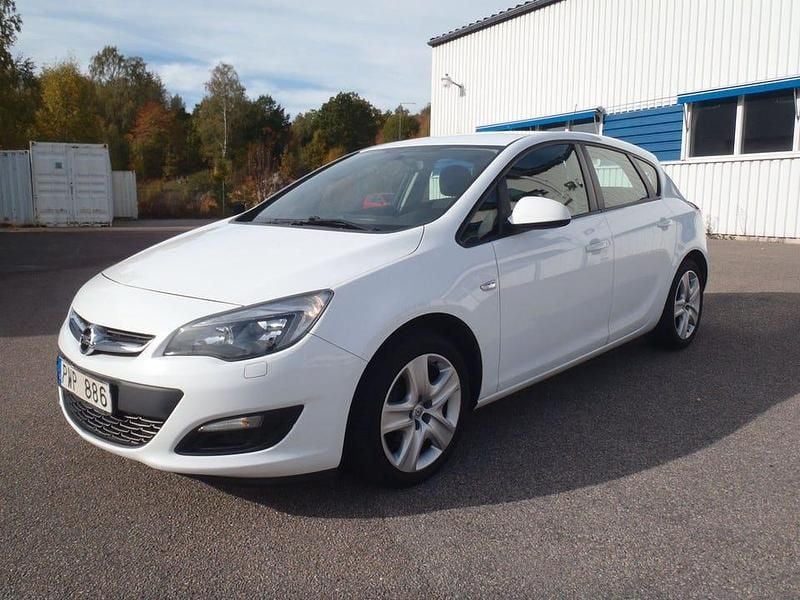 Vit Begagnad 2013 Opel Astra Enjoy Halvkombi | 69 000 kr (Marknadspris) - Bild 1/4