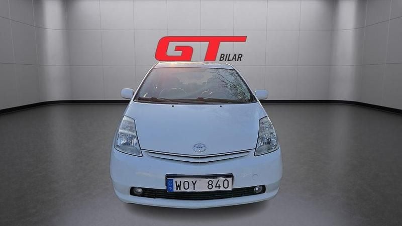 Begagnad Toyota Prius 112 HK (82 kW) 2005 Vit Halvkombi