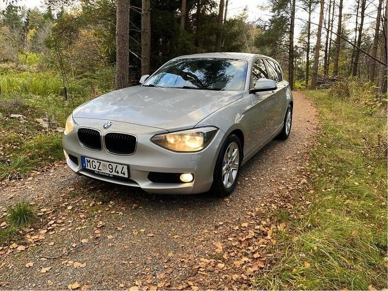Begagnad 2012 BMW 116 Halvkombi | 61 000 kr - Bild 1/4