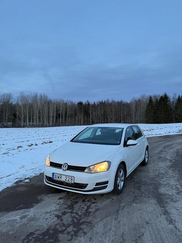 Begagnad VW Golf VII 105 HK (77 kW) 2014