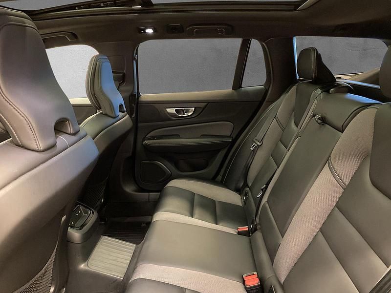 Begagnad Volvo V60 Ultimate 462 HK (339 kW) 2024 Svart Kombi