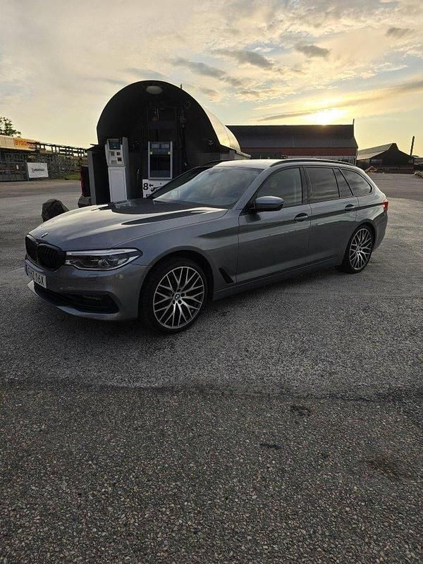Blå Begagnad 2019 BMW 520 Kombi | 235 000 kr (Bra pris) - Bild 1/4