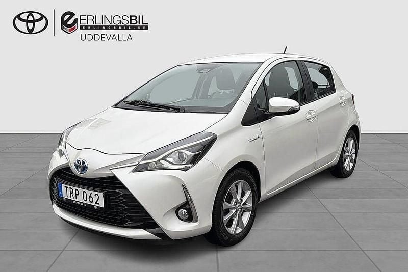 Ljusgrå Begagnad 2018 Toyota Yaris Hybrid Edition Halvkombi | 169 000 kr (Marknadspris) - Bild 1/3