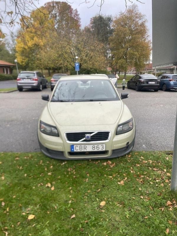Grön Begagnad 2007 Volvo C30 Kinetic Halvkombi | 26 500 kr (Bra pris) - Bild 1/4