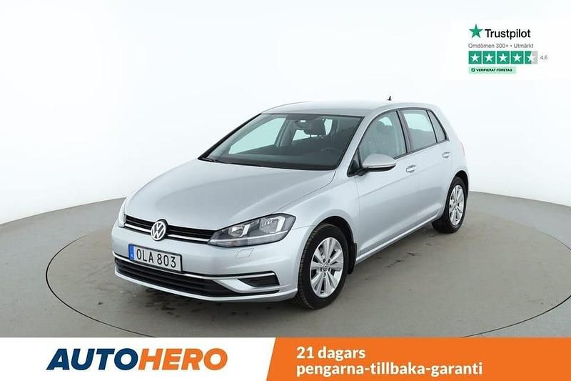 Silver Begagnad 2018 VW Golf VII Halvkombi | 130 000 kr (Marknadspris) - Bild 1/4
