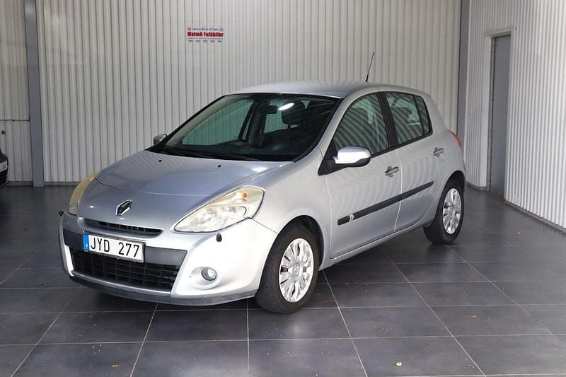 Silver Begagnad 2009 Renault Clio R.S. Halvkombi | 29 900 kr (Marknadspris) - Bild 1/4
