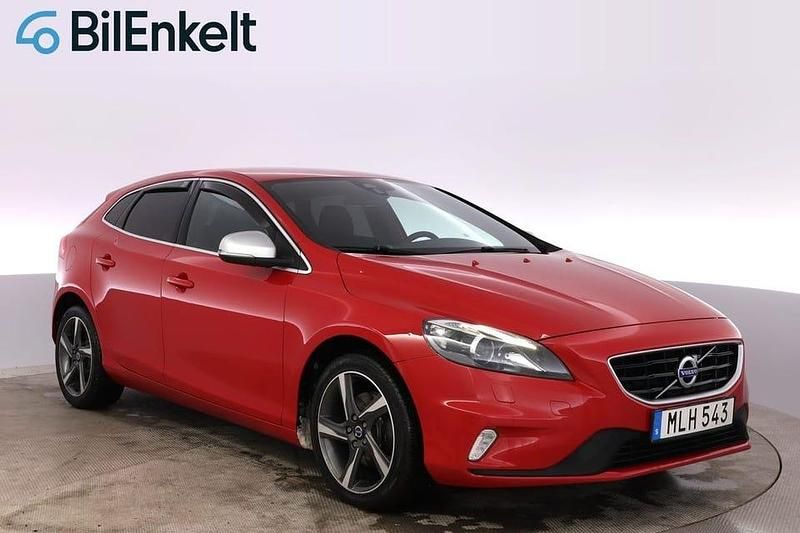 Röd Begagnad 2016 Volvo V40 R-Design Halvkombi | 148 900 kr (Marknadspris) - Bild 1/4