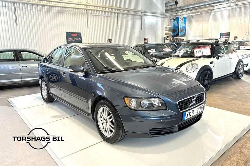 Blå Begagnad 2006 Volvo S40 Kinetic Sedan | 37 900 kr (Marknadspris) - Bild 1/3