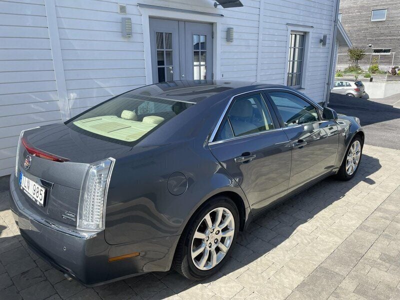 Grå Begagnad 2008 Cadillac CTS Sedan | 115 000 kr - Bild 1/4