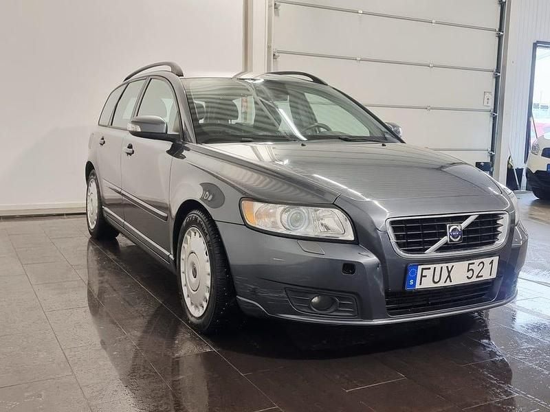 Begagnad Volvo V50 Momentum 180 HK (132 kW) 2007 Grå Kombi