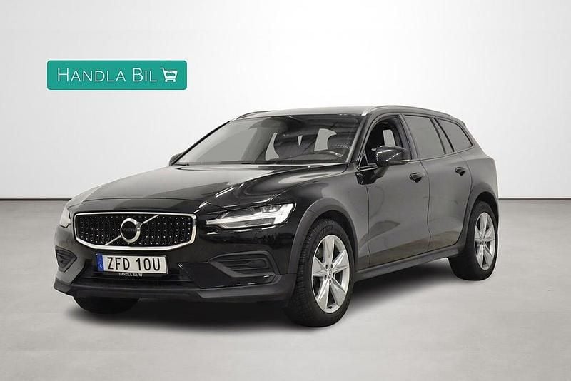 Begagnad Volvo V60 CC Momentum 197 HK (144 kW) 2022 Svart Kombi