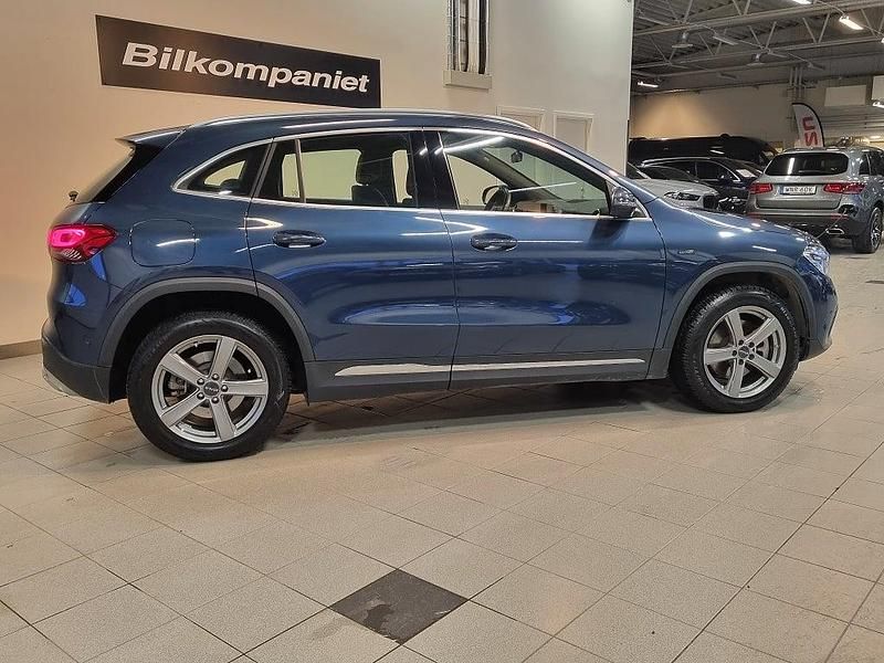 Begagnad Mercedes GLA250 2021 Blå SUV