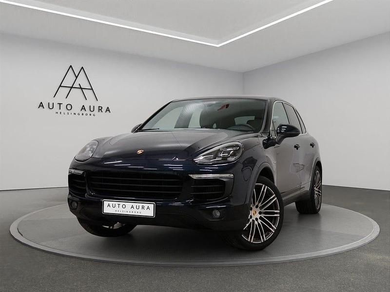 Blå Begagnad 2016 Porsche Cayenne SUV | 369 900 kr (Marknadspris) - Bild 1/4