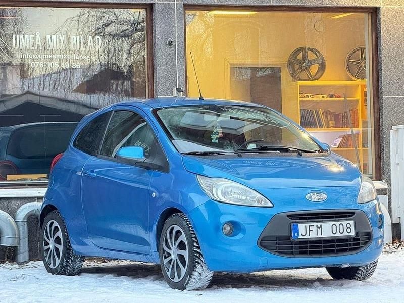 Blå Begagnad 2009 Ford Ka Titanium Halvkombi | 23 000 kr (Marknadspris) - Bild 1/4