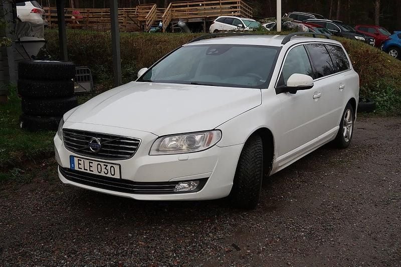 Vit Begagnad 2014 Volvo V70 Momentum Kombi | 81 500 kr (Bra pris) - Bild 1/4