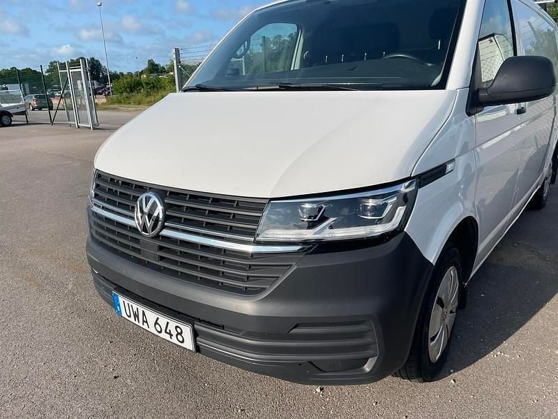 Vit Begagnad 2024 VW T6.1 Van | 545 000 kr (Marknadspris) - Bild 1/2