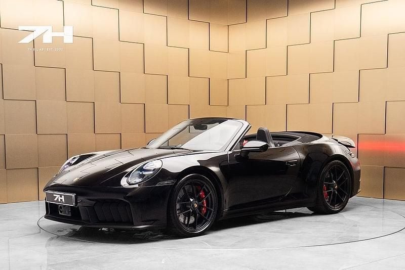 Begagnad Porsche 911 541 HK (397 kW) 2025 Svart Cab