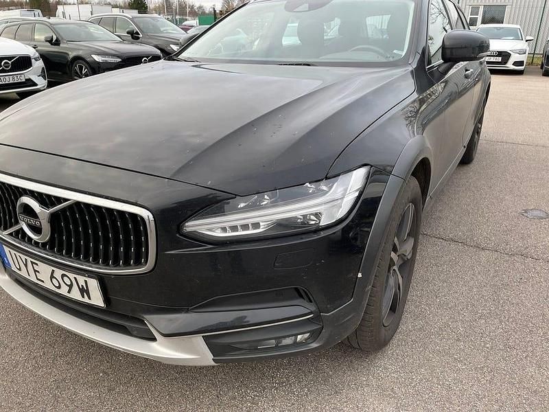 Svart Begagnad 2020 Volvo V90 CC Kombi | 259 000 kr (Marknadspris) - Bild 1/2