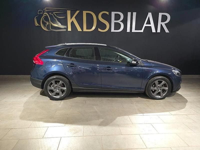 Begagnad Volvo V40 114 HK (83 kW) 2014 Blå Halvkombi
