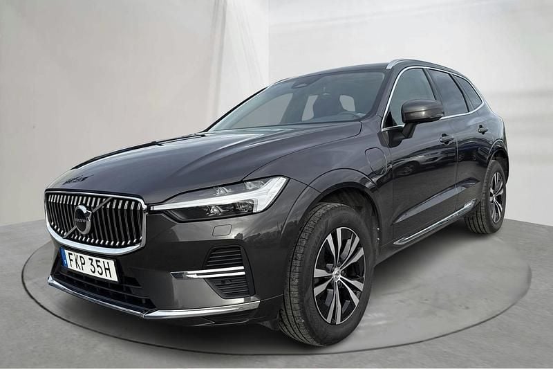 Grå Begagnad 2023 Volvo XC60 Core SUV | 369 000 kr (Superpris) - Bild 1/4